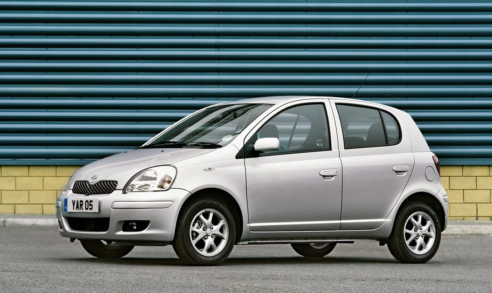 مشخصات فنی تویوتا یاریس هاچ بک Toyota Yaris sedan 1999