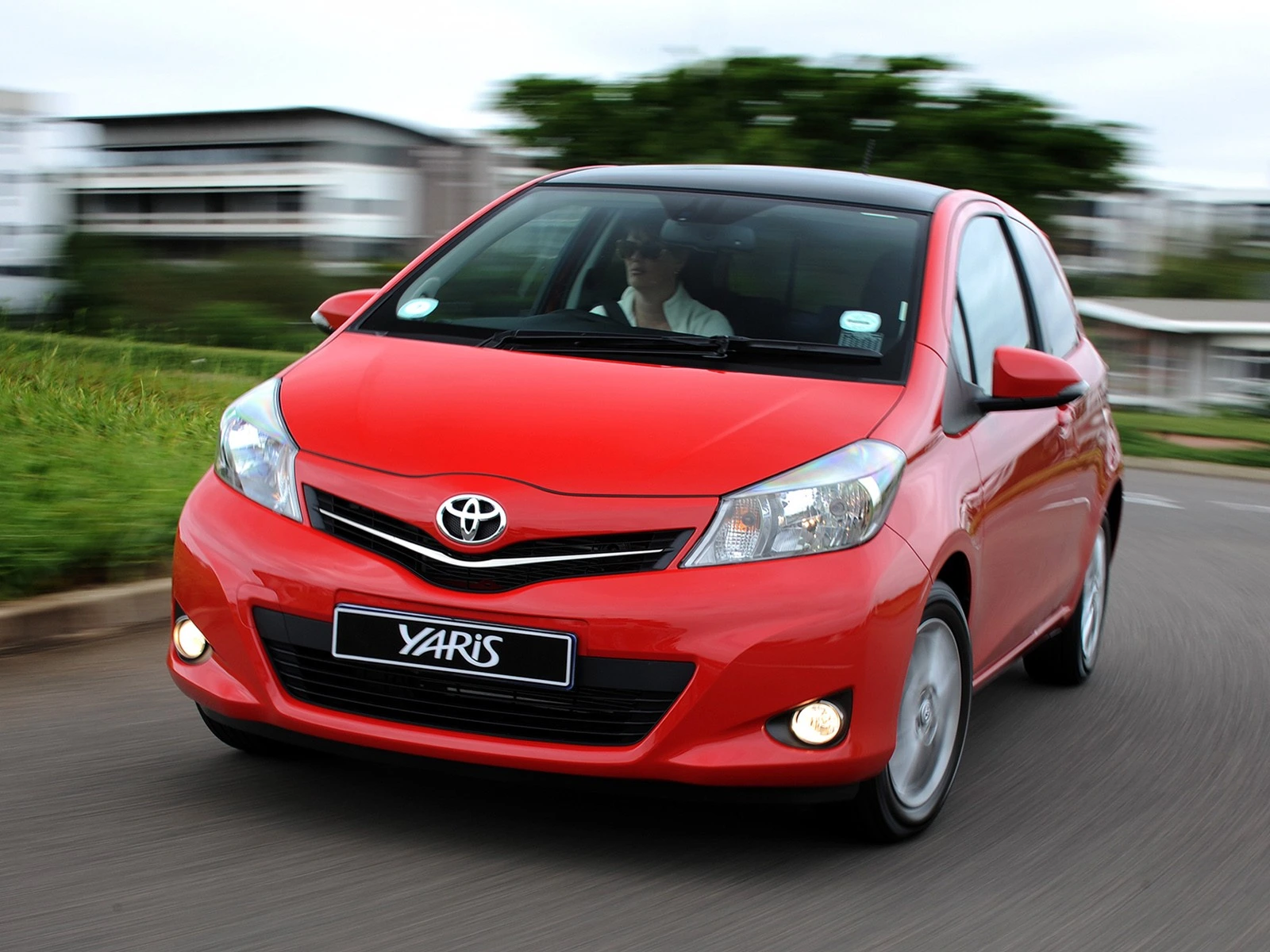 مشخصات فنی تویوتا یاریس هاچ بک Toyota Yaris sedan 2011